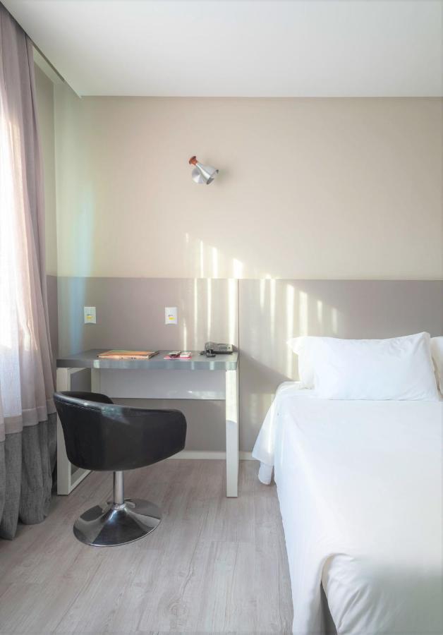 Hotel Melo บัลเนอาริโอ กังโบริว ภายนอก รูปภาพ