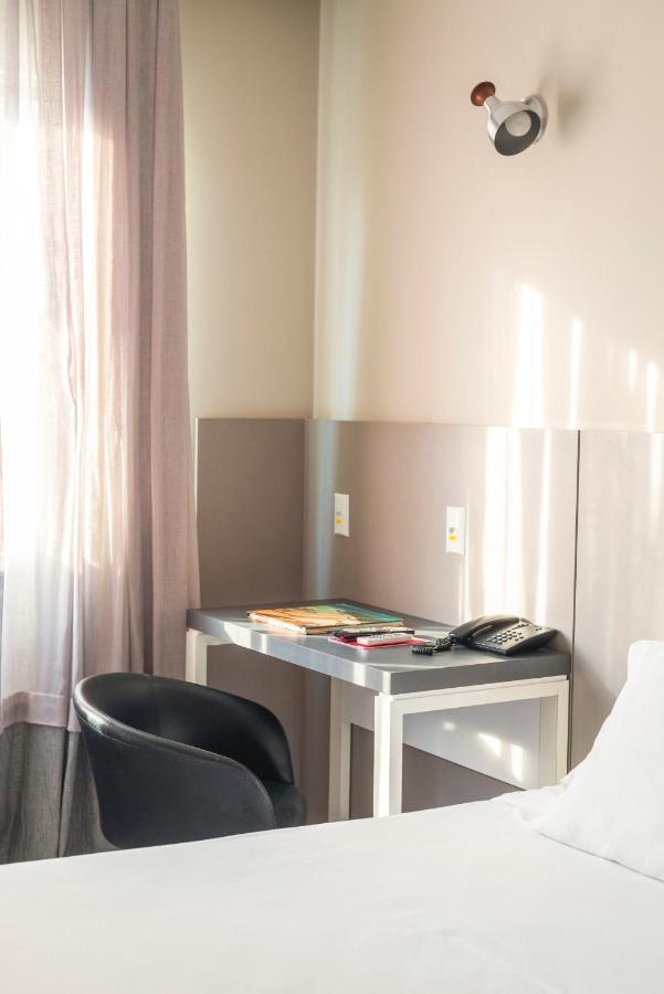 Hotel Melo บัลเนอาริโอ กังโบริว ภายนอก รูปภาพ