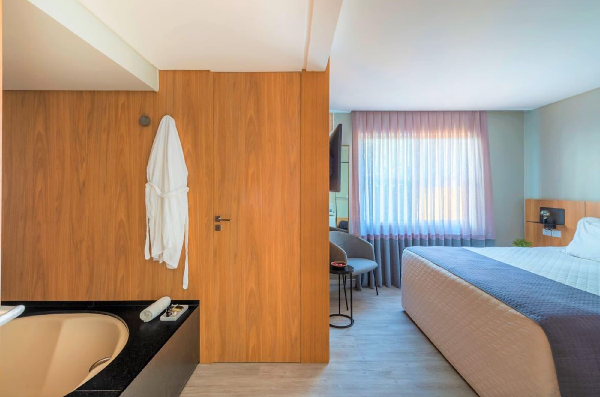 Hotel Melo บัลเนอาริโอ กังโบริว ภายนอก รูปภาพ