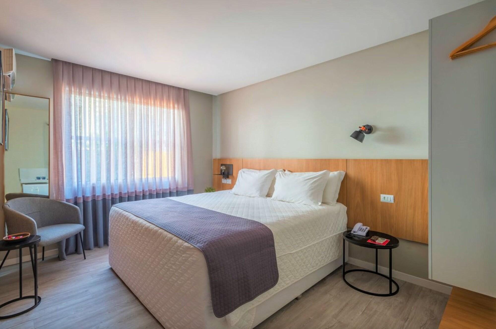 Hotel Melo บัลเนอาริโอ กังโบริว ภายนอก รูปภาพ