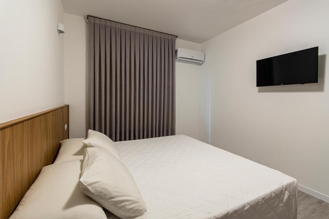 Hotel Melo บัลเนอาริโอ กังโบริว ภายนอก รูปภาพ