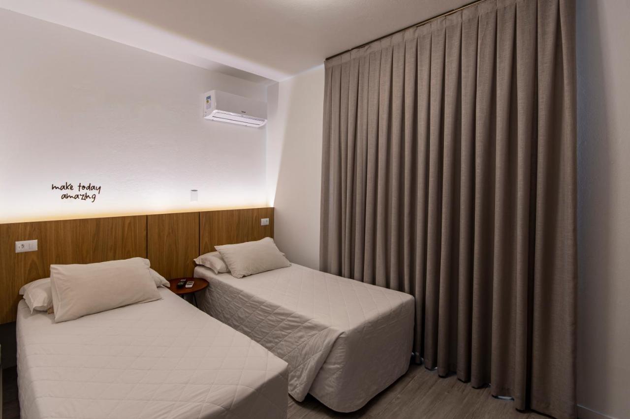 Hotel Melo บัลเนอาริโอ กังโบริว ภายนอก รูปภาพ